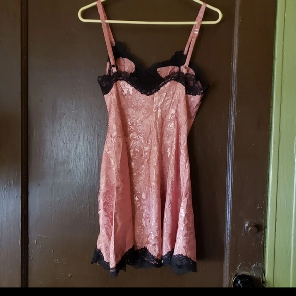 Vintage Victoria's Secret pink and black lace night gown medium gold label - Picture 3 of 4